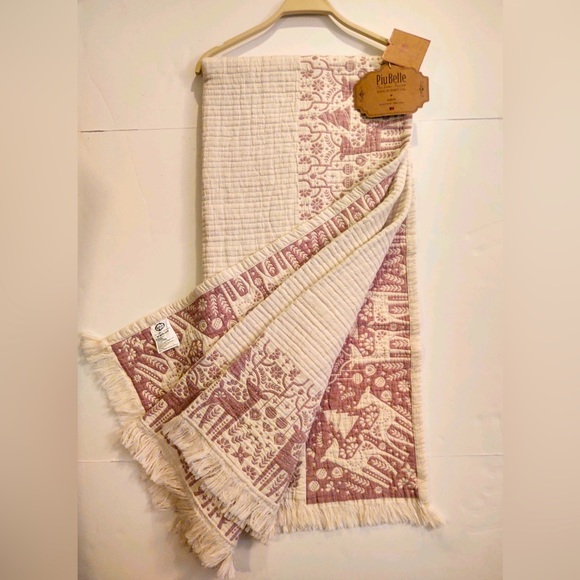 🎁PiuBelle Throw Blanket - Holiday Icons - Oatmeal & Pale Crimson - Picture 1 of 8